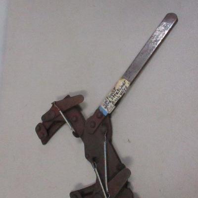 Lot 36 - Fence Stretcher 