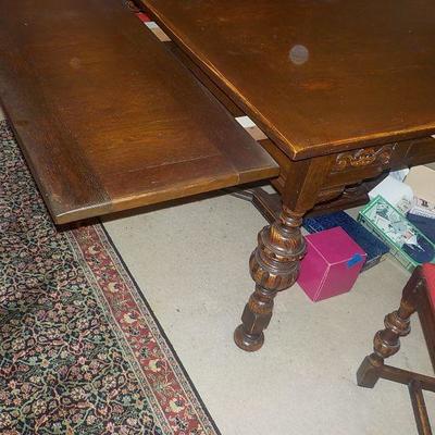Victorian Dinning room table / six chairs.