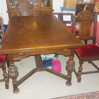 Victorian Dinning room table / six chairs.