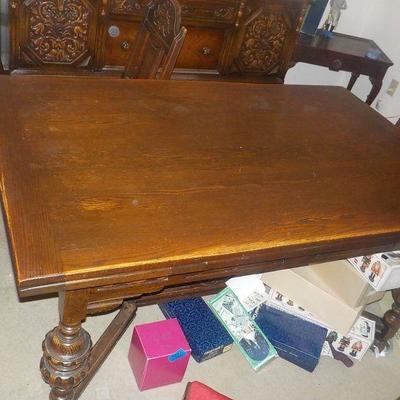 Victorian Dinning room table / six chairs.