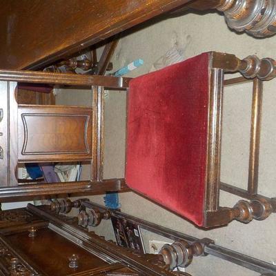 Victorian Dinning room table / six chairs.