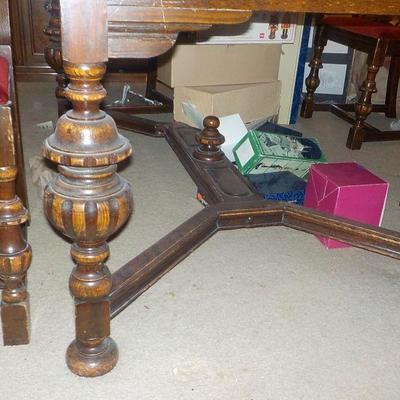 Victorian Dinning room table / six chairs.