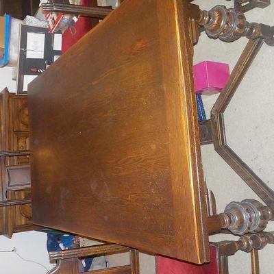 Victorian Dinning room table / six chairs.
