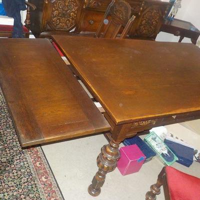 Victorian Dinning room table / six chairs.