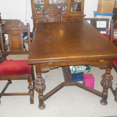 Victorian Dinning room table / six chairs.