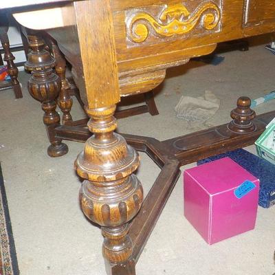 Victorian Dinning room table / six chairs.