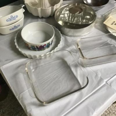 K-105 Nice Lot of Kitchen Baking Ware 