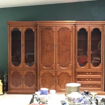 F-170 Large 3 Section Entertainment Center with Lighted Display Cabinets