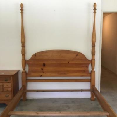 B1-102 Knotty Pine 4 Poster Queen Bed