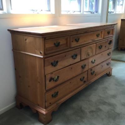 B1-104 Knotty Pine 10 Drawer Dresser