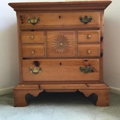 B1-105 Knotty Pine Bedside Table 