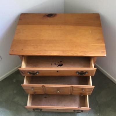 B1-105 Knotty Pine Bedside Table 