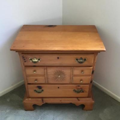 B1-105 Knotty Pine Bedside Table 