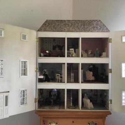 B1-107 Large 2 Story Doll House - Fully Furnished & Decorated with Family & Dog