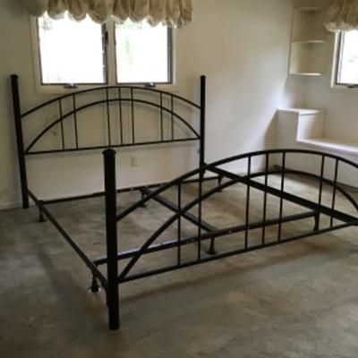 B3-101 King Size Black Metal Bed