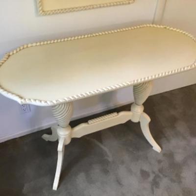 B3-102 Vintage White Table with Matching Mirror