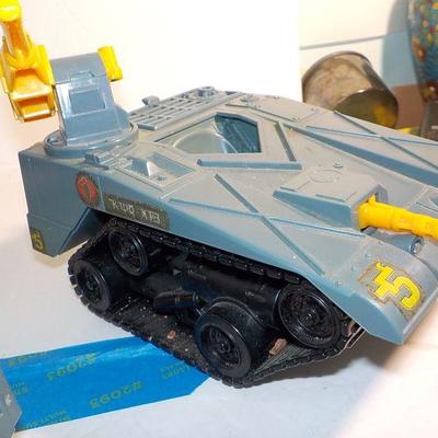 G.I. Joe / COBRA MAGGOT w/2 worm figures.