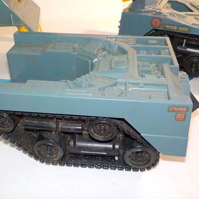 G.I. Joe / COBRA MAGGOT w/2 worm figures.