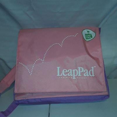 Lot 2 leap pads, cartridges, bags