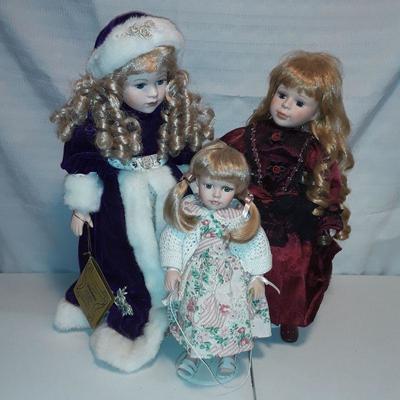 Lot 5 dolls