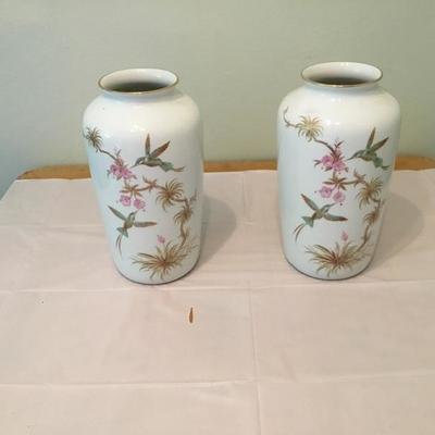 L-109 Pair of Kaiser vases