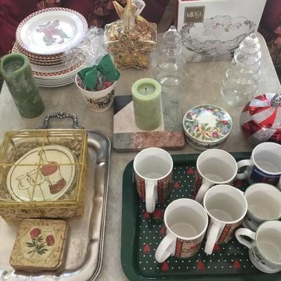 F-181 Miscellaneous table lot  holiday and home Decour