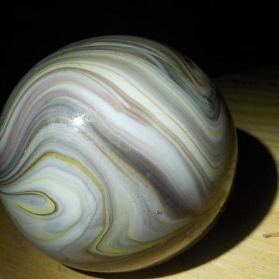 Paper weight super lg. swirl design.