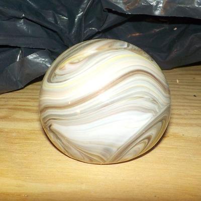 Paper weight super lg. swirl design.