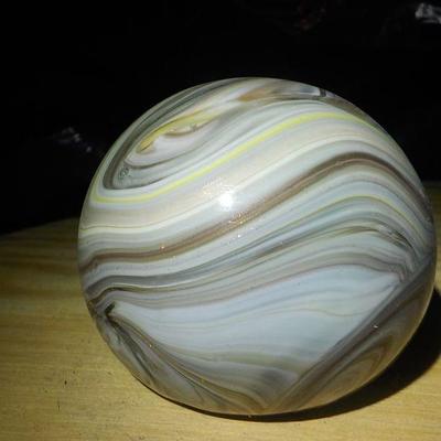 Paper weight super lg. swirl design.