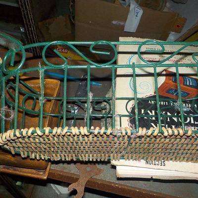 Display  wicker & wire 13 in. basket.