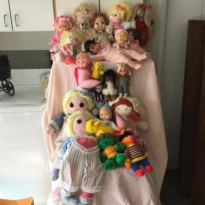 G-103 Large lot of vintage dolls number one