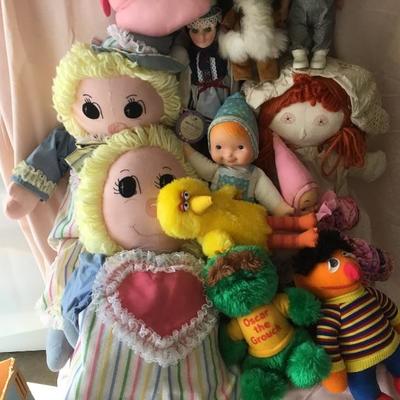 G-103 Large lot of vintage dolls number one