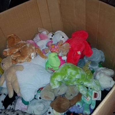 Lot  HUGE box of stuffed animals that need a good home