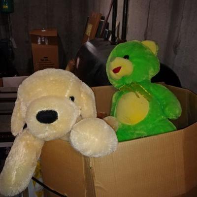 Lot  HUGE box of stuffed animals that need a good home