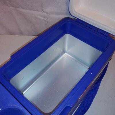 Rubbermaid Thermo Electric Car Travel Cooler 12 volt