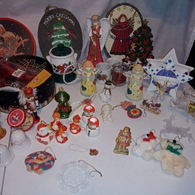 Lot Holiday decor