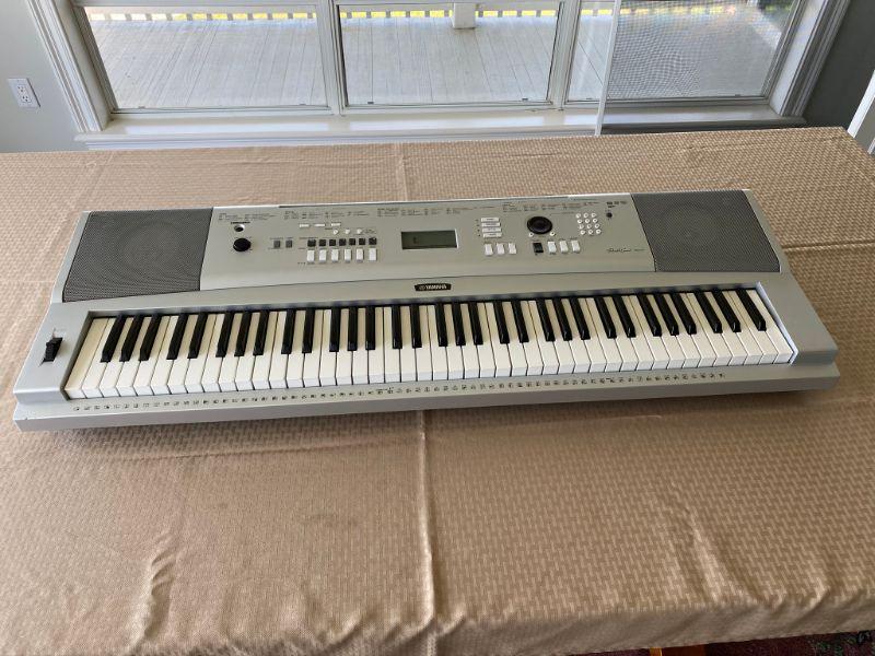 Yamaha Portable Grand DGX230 Piano