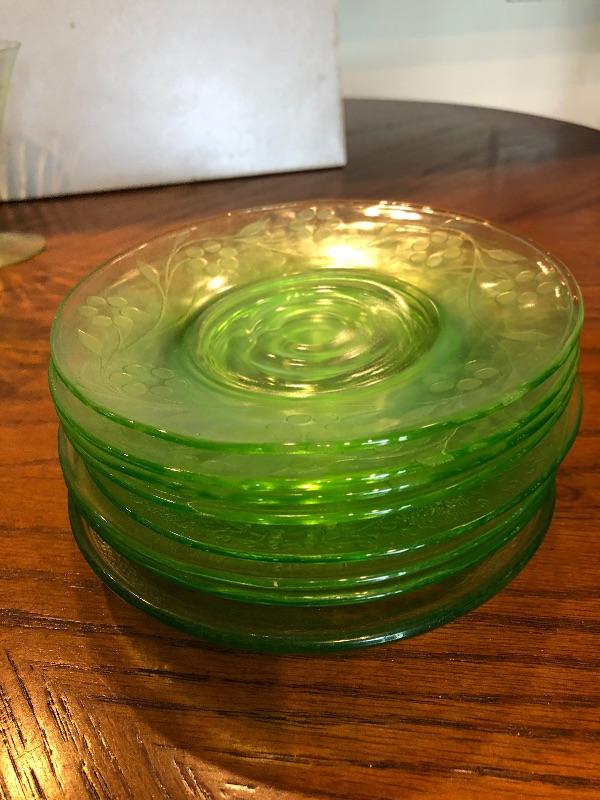 Small Vaseline glass plates lot
