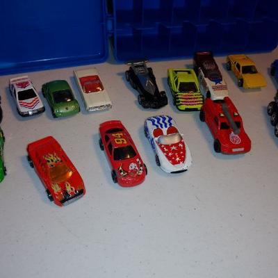 Lot Hot Wheels cases and  assorted cars