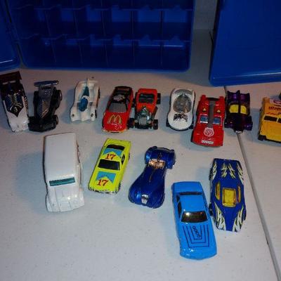 Lot Hot Wheels cases and  assorted cars
