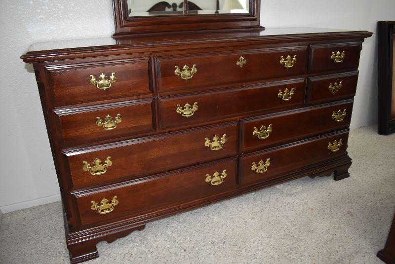 SUMTER Company Vintage 10 Drawer Dresser with Bevelled Mirror