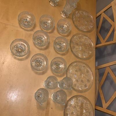 27 Piece Dinnerware Set