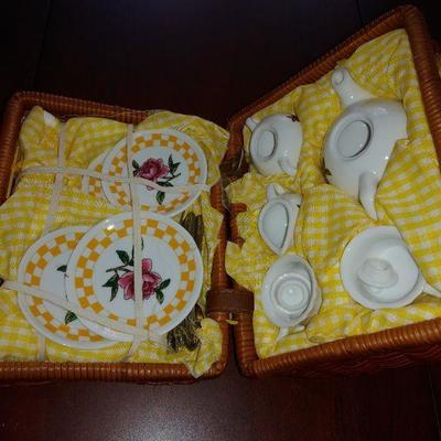 Lot 3 Childs tea sets