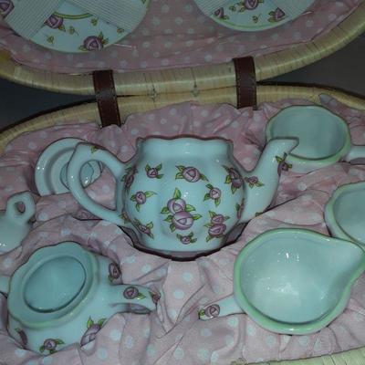 Lot 3 Childs tea sets