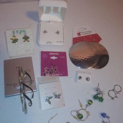 Lot of earrings