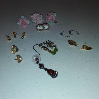 Lot of earrings