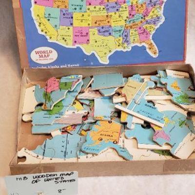 V7 Wooden Map of USA