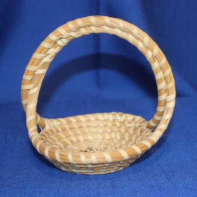 Lot 35 small handled basket #2
