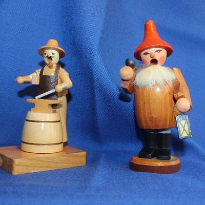 Lot 65: 2 Vintage GDR Smokers $35