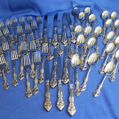 Lot 105:Oneida Michelangelo Stainless 12 5-pc Place Settings $200